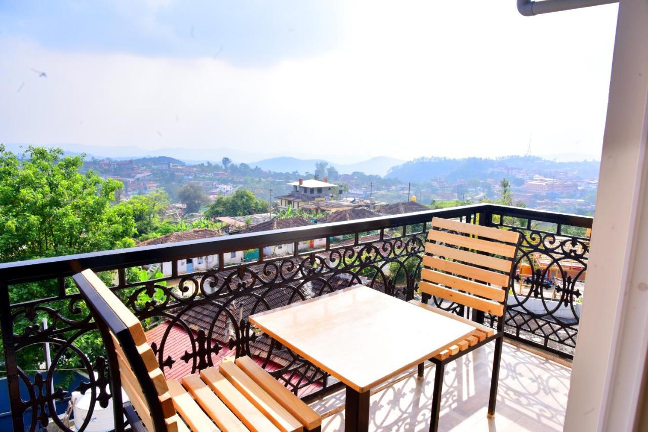Hotel Coorg Palace Madikeri Extérieur photo