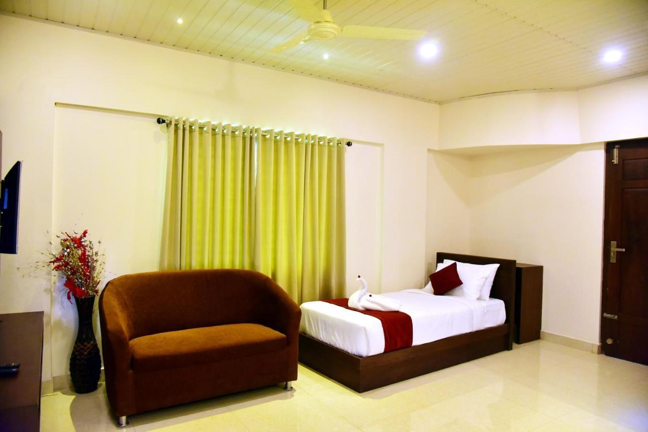 Hotel Coorg Palace Madikeri Extérieur photo